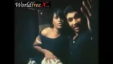 Sinhala movie hot aunty boobs press and suck