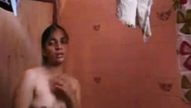 Naughty desi girl selfmade video bathing