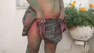 Holi nude video of Randi bhabhi in colors