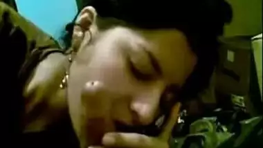 Indian porn video of gorgeous bhabhi sucking lover’s dick on cam