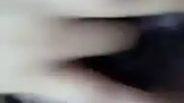 Juicy Desi XXX girl shows her hairy pussy on selfie cam
