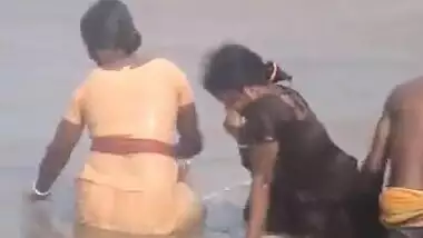 Mumbai Girl On Juhu Beach - Movies.