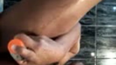 Horny Desi XXX bitch masturbating pussy with bottle video MMS