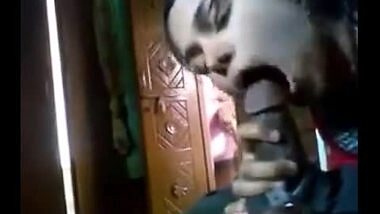 Desi house wife given hot blowjob session against money