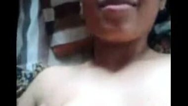 Cute Aunty gets fucked in Missionary pose