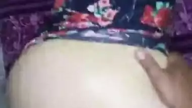 Desi aunty moaning while fucking her hot butt