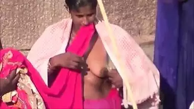 desi hot aunty changing blouse