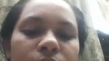 Bangladeshi bhabhi pissing in bathroom video