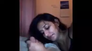 Hot amateur Indian cocksucker.