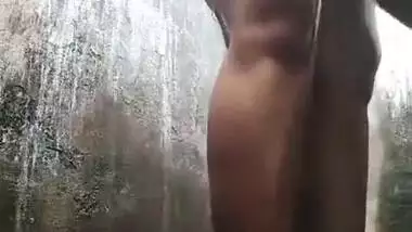 Exclusive- Desi Tamil Bhabhi Record Bathing Clip For Lover