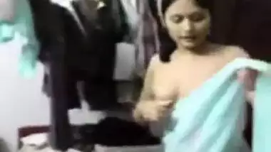 Desi bhabhi showing her big tits wearing a sari