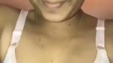 Famous Srilankan TV host fucking in hotel room viral sex