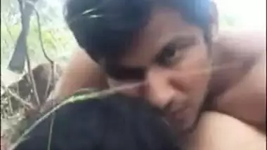 Desi lover outdoor sex in the centre of deserted land