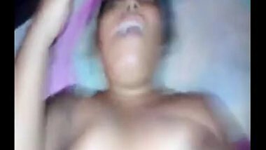 Mature bhabhi smiles while her lover fucks hard