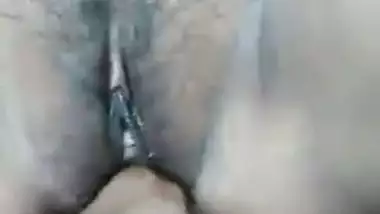 BF fucks his desi GF’s pussy outdoors in an Indian sex video