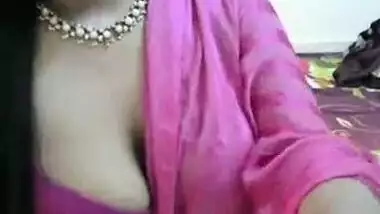 Sexy bhabhi teasing her facebook friend with her body curves