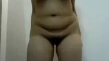 indian bbw shaking her ass and belly