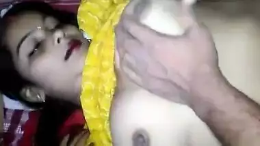 Boy begins sex with relaxed Desi girlfriend by rubbing her XXX boobs