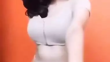 UNKNOWN BABE SEXY MOVES