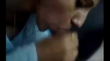 Punjabi girlfriend outdoor blowjob session in car