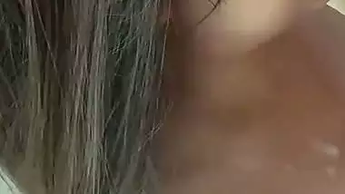 Indian xxx MMS of a sexy girl taking cum on her face