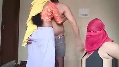 India mature girl fuck Threesome in Hotel