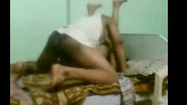 Desi sex videos of village bhabhi sucking her lover’s dick on cam