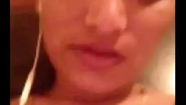Sexy Modern Bhabhi From Hyderabad Exposes Big Boobs Over Skype