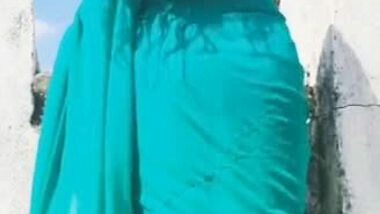 Rani kya mast gaand hai tera.... round soft gaand in saree