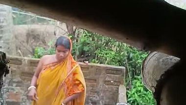 Village neighbor bhabhi outdoor nude bath