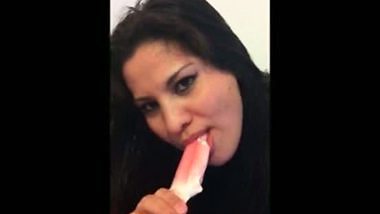 desi whore licking