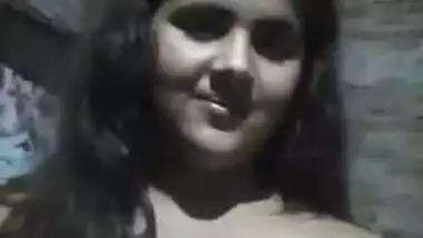 Desi lady never turns down an opportunity to expose tits in a porn video