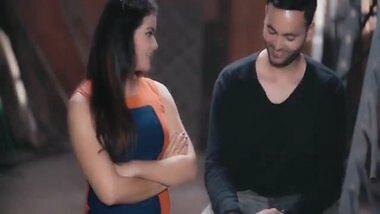 Indian outdoor sex video of a couple in the bushes