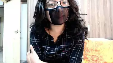 Sexy corona masked Indian girl with missing fingers solo