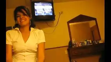 Oral-job porn video of sexy Indian office HR manager in hotel