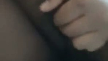 Chubby Bangladeshi girl fingers her wet XXX bush in solo MMS video