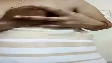 vijji boob squeezed in towel