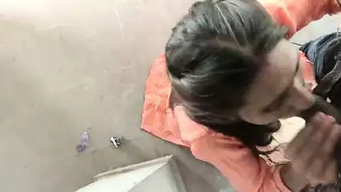Cheating bhabhi sex outdoors with lover viral MMS