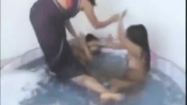 Indian lesbians take bath together