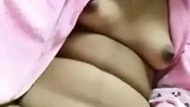Girl films how she touches her XXX shaved slit in amateur sex video