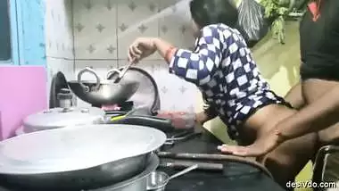 Sexy tamil wife cooks and i fuck