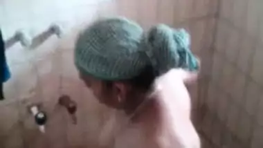 Desi aunty nude bath caught by hidden cam 2