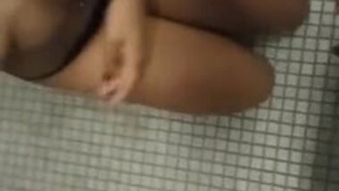 Paki blows white cock in the bathroom 