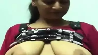 desi bhabhi showing huge milky boobs