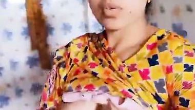 Married Bhabi Showing Boobs PicVideo