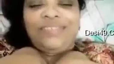 Today Exclusive- Lankan Bhabhi Showing Her Big Boobs