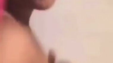 Beautiful Lankan Girl Showing