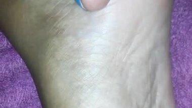 cum on wifes toes and soles