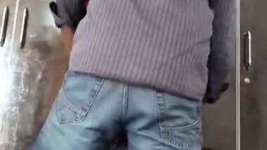 Remove my saree - Desi Escort girl Manusha Tranny exposing 