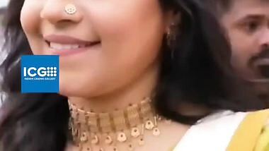 Shruti Ramachandran sexy cleavage in Grenn costume